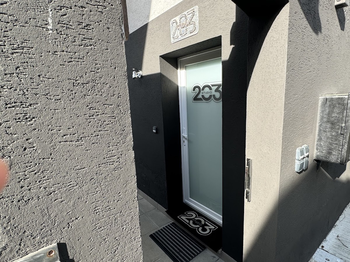 203 Studio — Avant